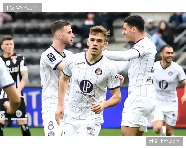 终场前抽筋倒地,图卢兹老将达林加拼尽最后一丝力气